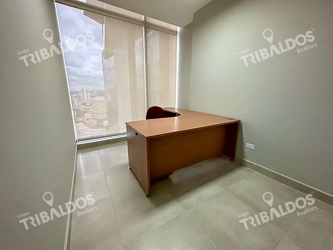 VENTA DE OFICINA EN OBARRIO, PH SORTIS - Imagen 9