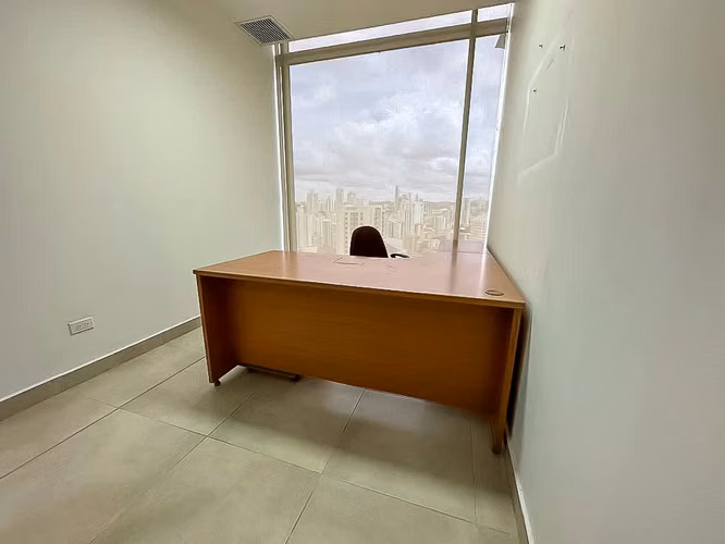 VENTA DE OFICINA EN OBARRIO, PH SORTIS - Imagen 10