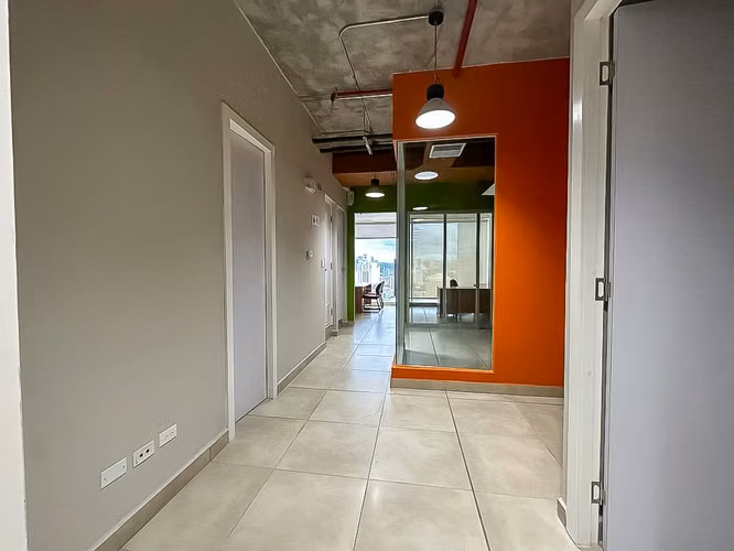 VENTA DE OFICINA EN OBARRIO, PH SORTIS - Imagen 8