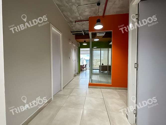 VENTA DE OFICINA EN OBARRIO, PH SORTIS - Imagen 8