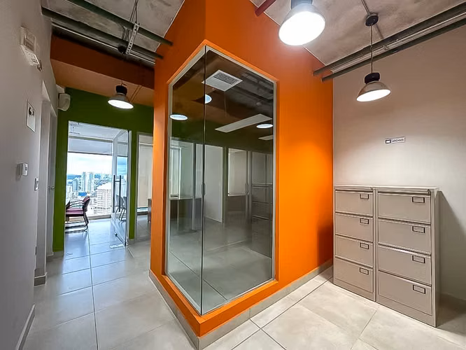 VENTA  DE OFICINA EN OBARRIO, PH SORTIS