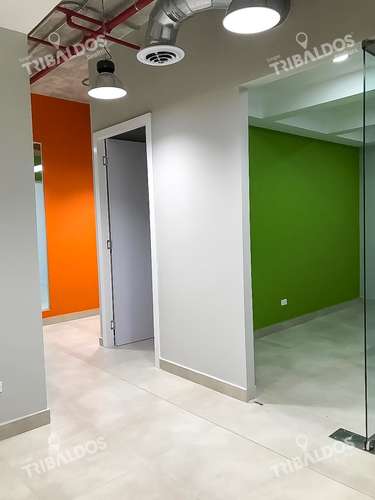 VENTA DE OFICINA EN OBARRIO, PH SORTIS - Imagen 4