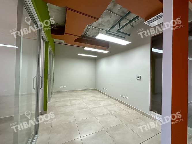 VENTA DE OFICINA EN OBARRIO, PH SORTIS - Imagen 3