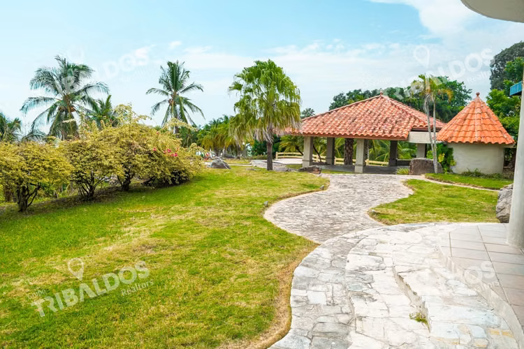 Terreno para Desarrollo al lado del Hotel Gran Evenia Bijao,  frente al Mar