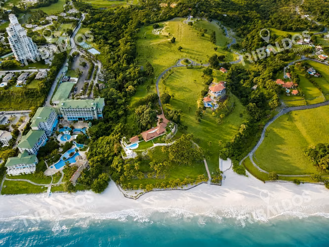 Terreno para Desarrollo al lado del Hotel Gran Evenia Bijao,  frente al Mar