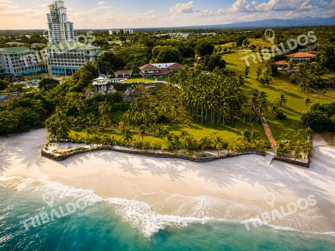 Terreno para Desarrollo al lado del Hotel Gran Evenia Bijao,  frente al Mar