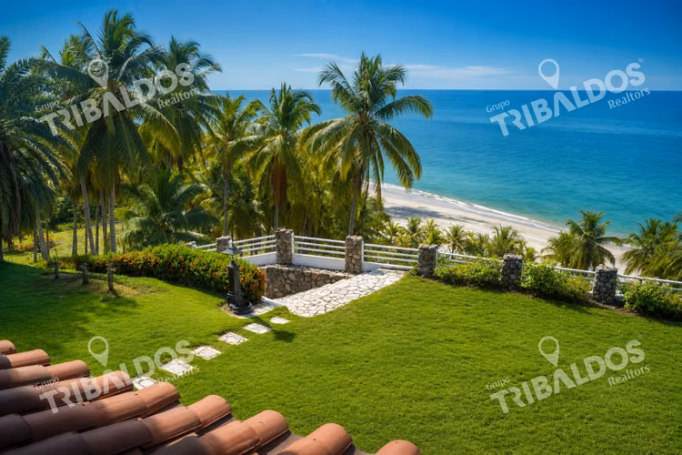 Terreno para Desarrollo al lado del Hotel Gran Evenia Bijao,  frente al Mar