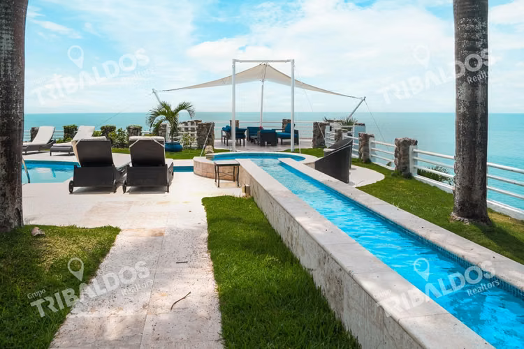 Terreno para Desarrollo al lado del Hotel Gran Evenia Bijao,  frente al Mar