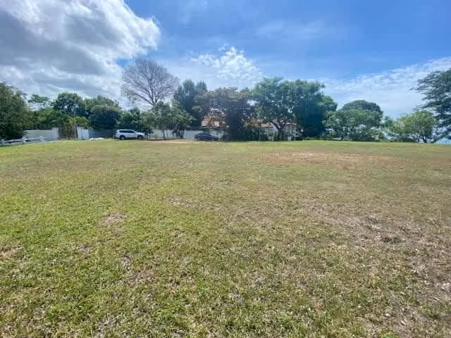 Venta de terreno en Santa Clara con vista al mar