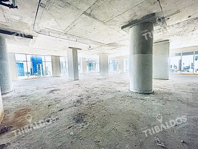 Venta o alquiler de oficina en Revolution Tower - Imagen 2
