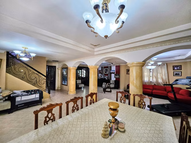 VENTA DE AMPLIA CASA EN ALBROOK - Imagen 2