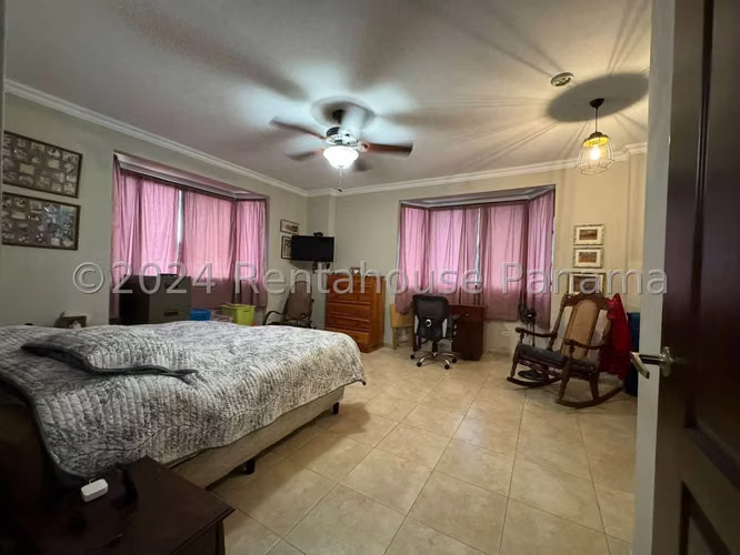 Venta de Casa Glamorosa en El Carmen 25-712GG