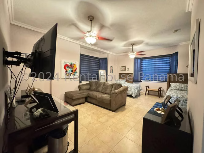 Venta de Casa Glamorosa en El Carmen 25-712GG