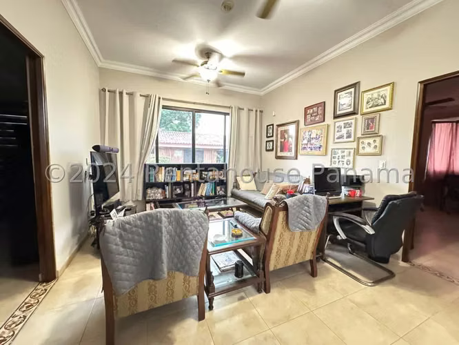 Venta de Casa Glamorosa en El Carmen 25-712GG