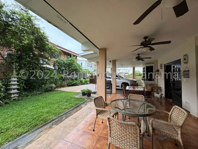Venta de Casa Glamorosa en El Carmen 25-712GG