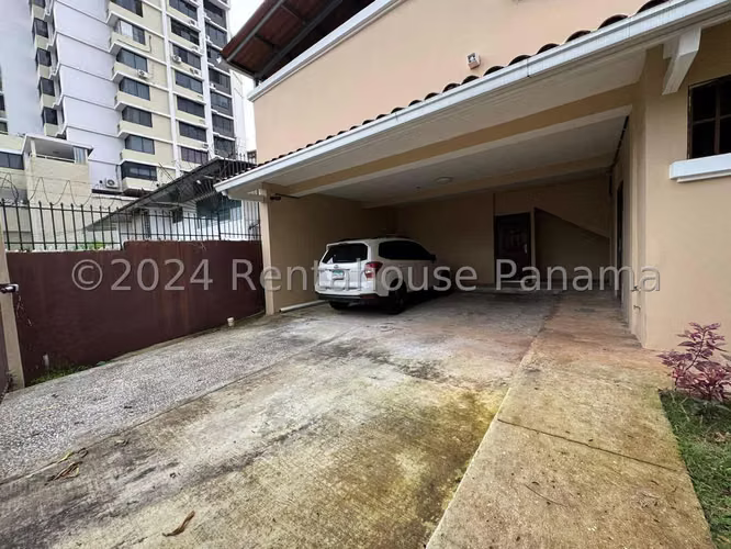 Venta de Casa Glamorosa en El Carmen 25-712GG