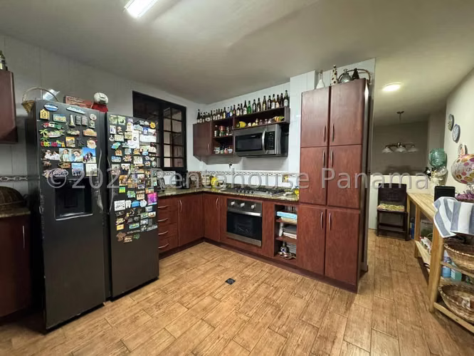 Venta de Casa Glamorosa en El Carmen 25-712GG