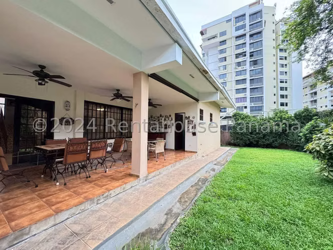 Venta de Casa Glamorosa en El Carmen 25-712GG