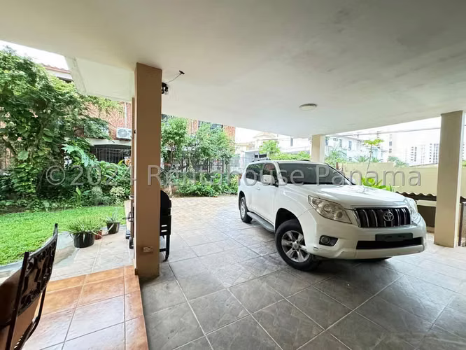 Venta de Casa Glamorosa en El Carmen 25-712GG