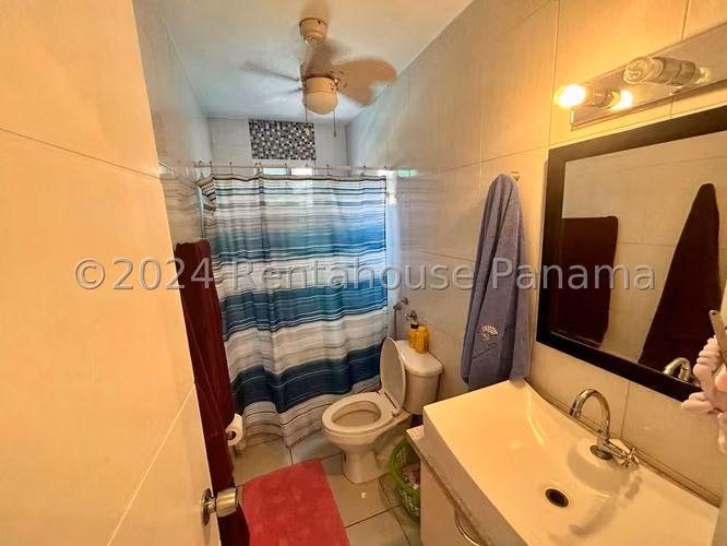 Venta de Casa Unifamiliar con Piscina en Altos de Panamá 26-569GG