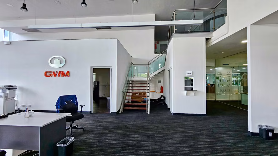 Showroom premium de 1,305 m2 - Punta Pacífica - Oceania Business Plaza