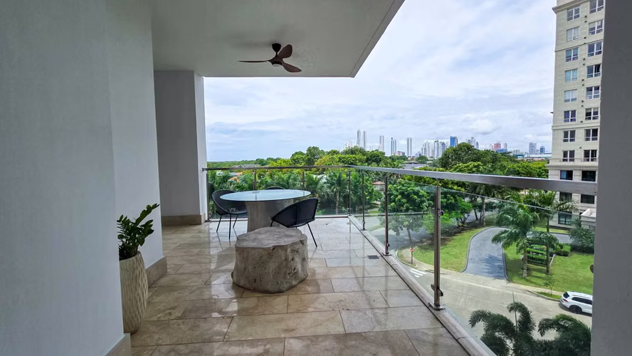 VENTA DE APARTAMENTO EN PH VALERY POINT, SANTA MARIA (P)
