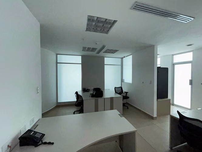 Banco Vende Oficina en Edificio BMW CENTER - 189mt - Imagen 9