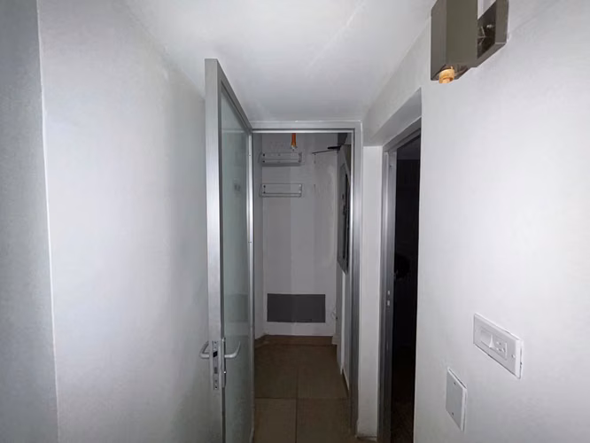 Banco Vende Oficina en Edificio BMW CENTER - 189mt - Imagen 5