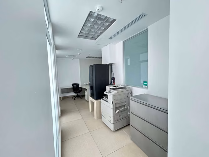 Banco Vende Oficina en Edificio BMW CENTER - 189mt - Imagen 10