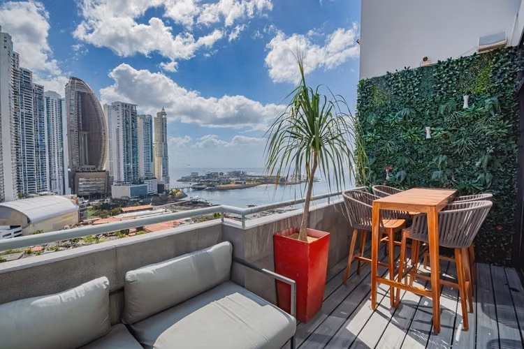 SE VENDE REMODELADO PH TORRE DEL PARQUE