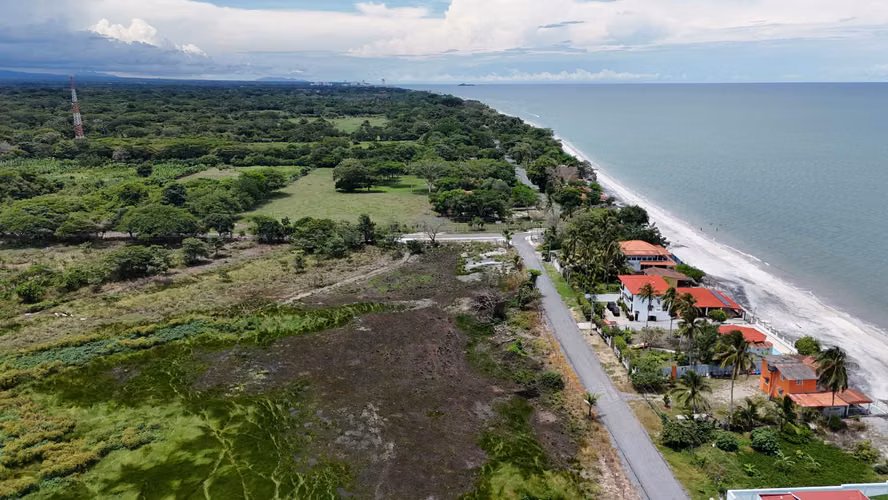 Terreno en Venta en Juan Hombrón | 23,522 m² | Con Casa | Cerca de Playa | $350K