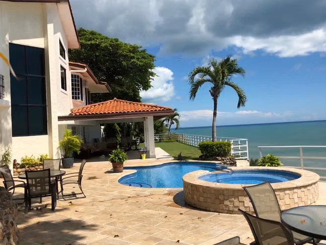 Venta casa en Costa Esmeralda