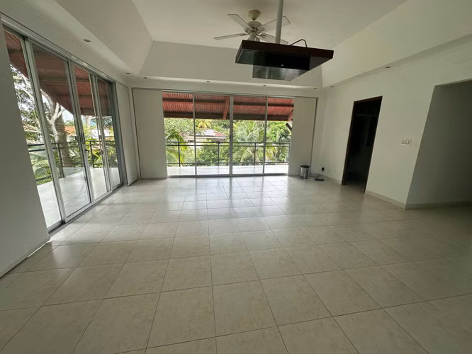 Venta de Casa de 3 Niveles en Albrook, calle Flor de Loto - Imagen 5