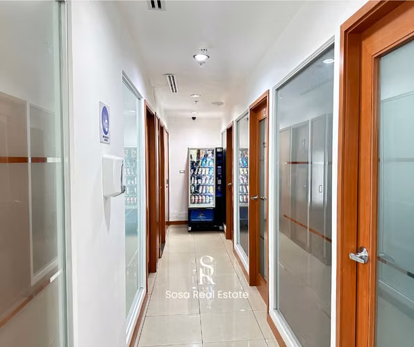 VENDO OFICINA AMOBLADA EN OBARRIO - Imagen 5