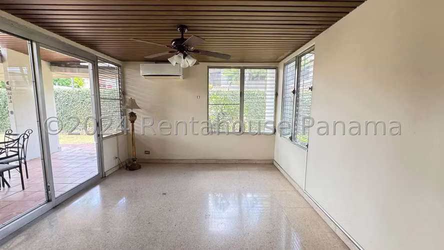 Venta de Casa con 518 m² de Terreno en Villa Lilla, San Francisco 25–1536GG