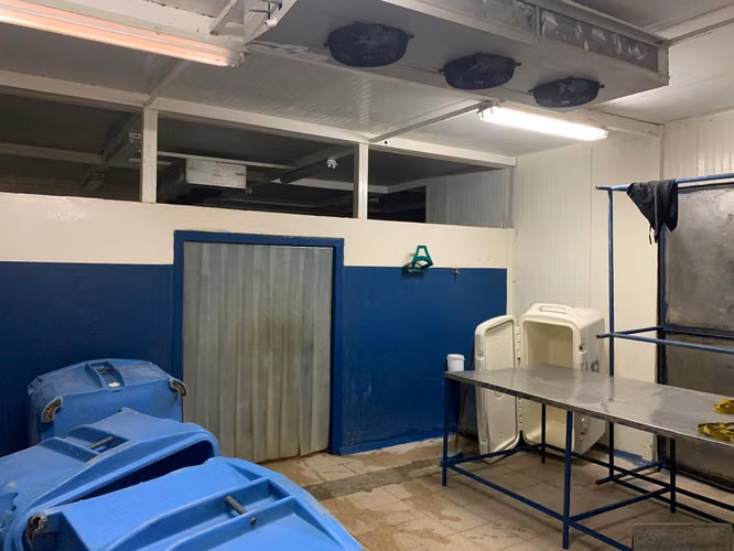 Vendo galera en esquina con oficinas en Pueblo Nuevo
