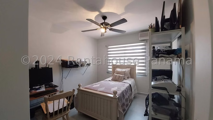 Venta de Casa Exclusiva en PH Fuente del Fresno, Altos de Panamá 26-1564GG