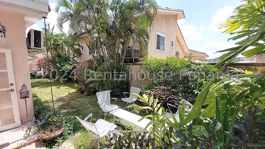 Venta de Casa Exclusiva en PH Fuente del Fresno, Altos de Panamá 26-1564GG
