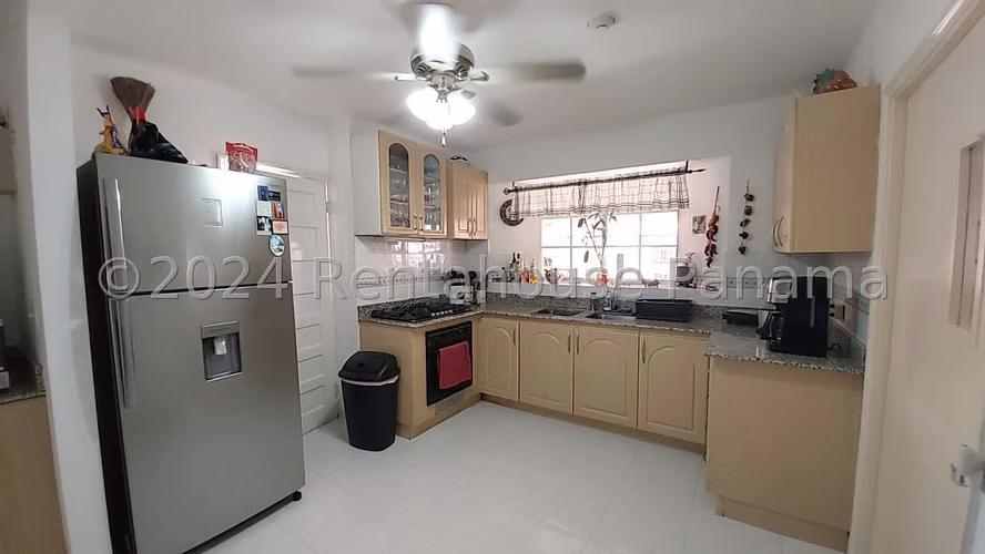 Venta de Casa Exclusiva en PH Fuente del Fresno, Altos de Panamá 26-1564GG