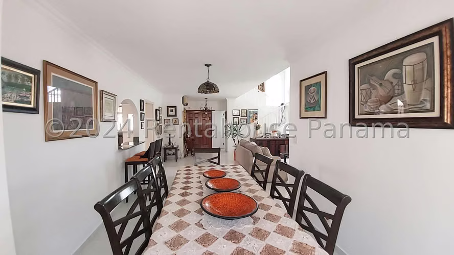 Venta de Casa Exclusiva en PH Fuente del Fresno, Altos de Panamá 26-1564GG
