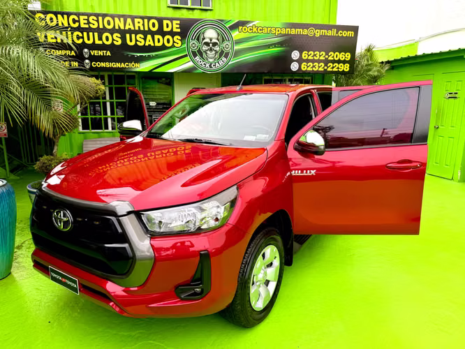 2023 TOYOTA HILUX TURBO DIESEL 4X4 CON BLOQUEO DE DIFERENCIAL TRASERO  EXCELENTE ESTADO NUEVO MUY BONITA.