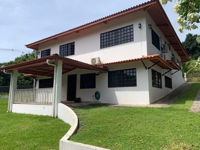 Venta de casa en Las Cumbres