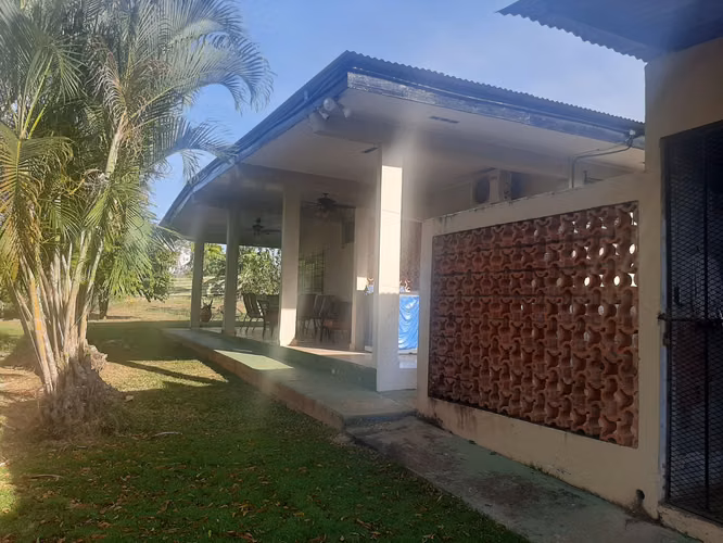 Vendo cómoda, amplia casa en Chitré, en área muy tranquila