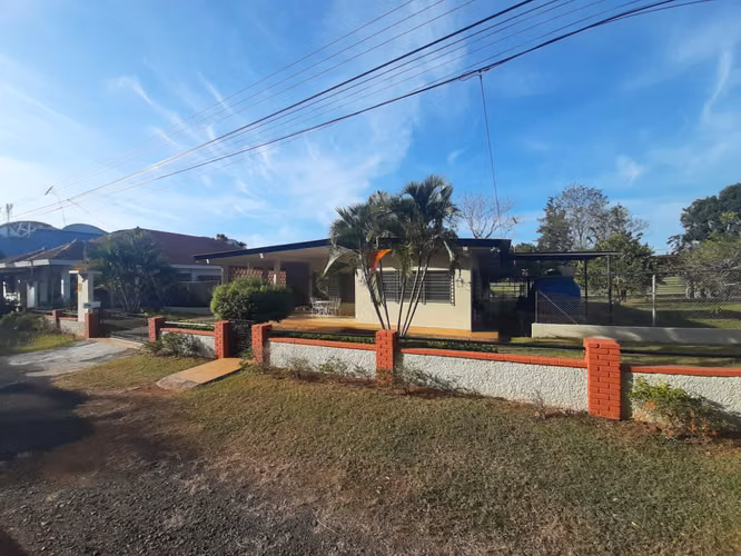 Vendo cómoda, amplia casa en Chitré, en área muy tranquila