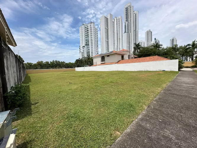Se Vende Terreno en Costa del Este / Residencia Balmoral