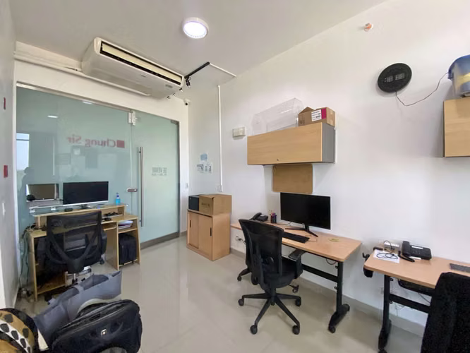 Oficina Amoblada en Golden Point - Piso Alto