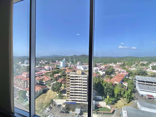 Oficina Amoblada en Golden Point - Piso Alto