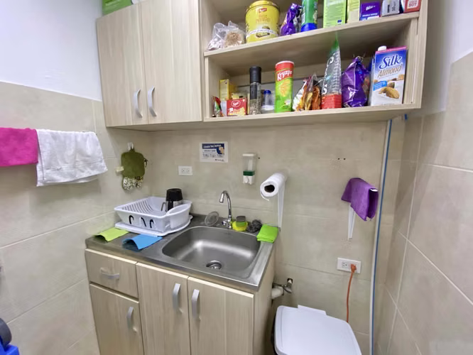 Oficina Amoblada en Golden Point - Piso Alto