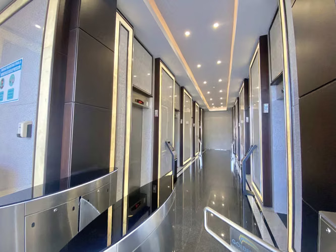 Oficina Amoblada en Golden Point - Piso Alto