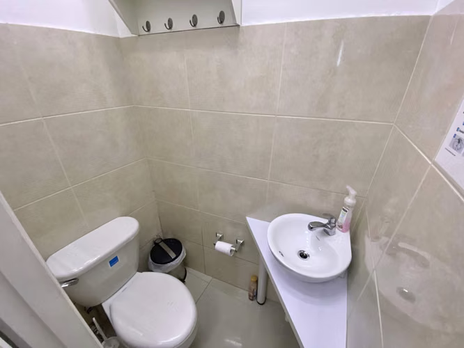 Oficina Amoblada en Golden Point - Piso Alto